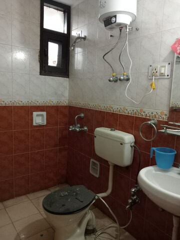 Bathroom in 3 BHK Builder Floor at Rajendra Nagar Sector 2 – for Rent