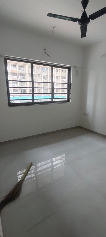Room in 1 BHK Apartment at Sheth Vasant Oasis, Andheri East – for Rent