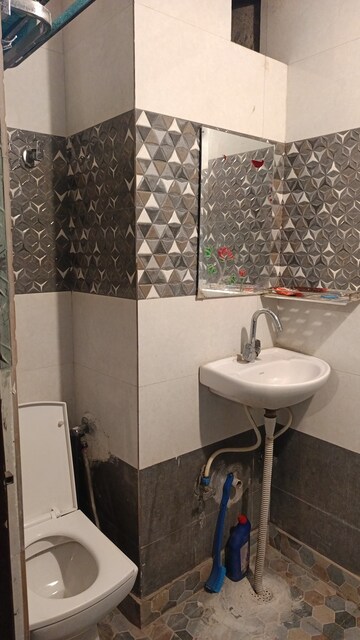 Bathroom in 2 BHK Builder Floor at Patel Nagar – for Rent