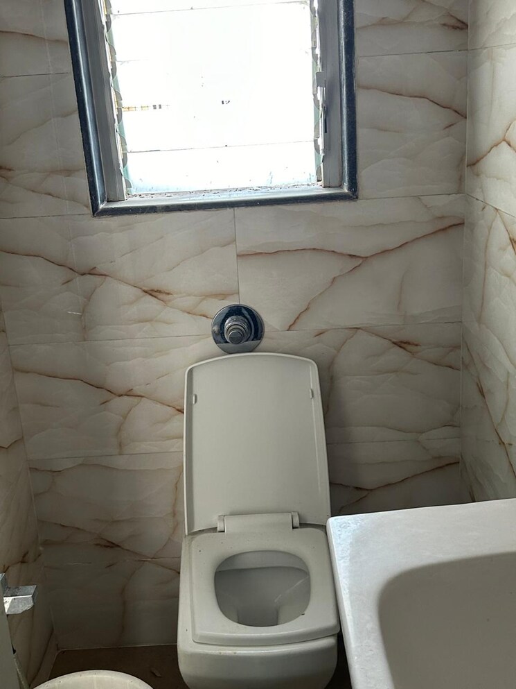 Bathroom, shree-shakun-heights 2 Bedroom 793 Sq.Ft. Apartment In Goregaon East Mumbai 8872958