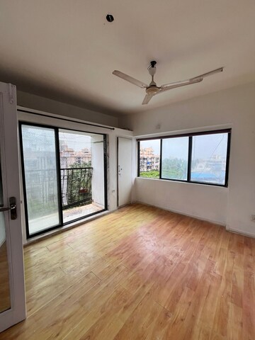 Bedroom in 2 BHK Apartment at Andheri West – for Rent