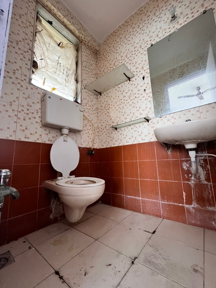 Bathroom, andheri west 2 Bedroom 900 Sq.Ft. Apartment In Andheri West Mumbai 8873031