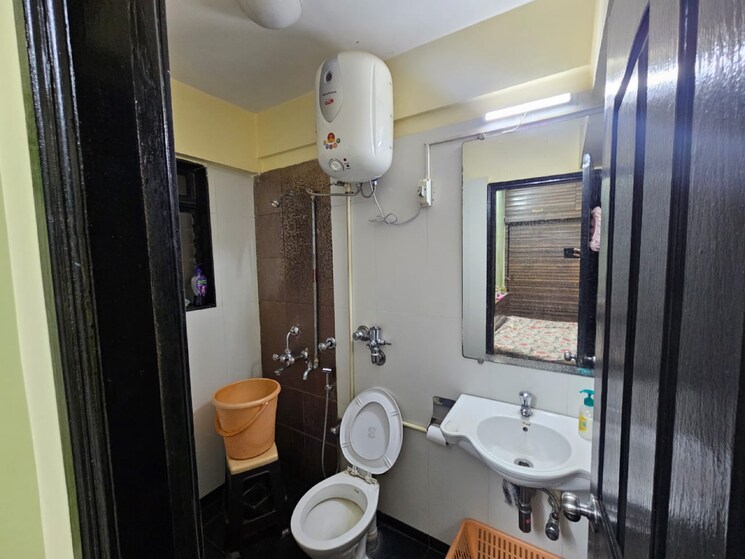 Bathroom, lalani-residency 2 Bedroom 650 Sq.Ft. Apartment In Pratha Pushp Society Thane 8873047