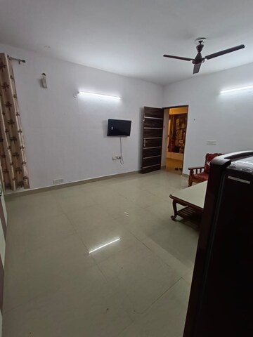 Room in 2 BHK Apartment at Tulip Lemon, Sector 69 – for Rent