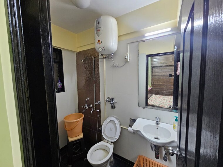 Bathroom, lalani-residency 2 Bedroom 640 Sq.Ft. Apartment In Pratha Pushp Society Thane 8873068