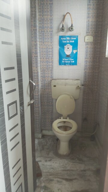 Bathroom in 1.5 BHK Builder Floor at Mayur Vihar – for Rent