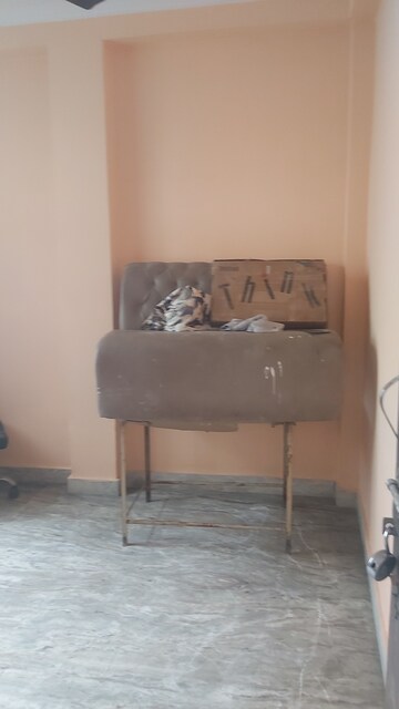 Furnished Amenities in 1.5 BHK Builder Floor at Mayur Vihar – for Rent