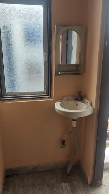 Furnished Amenities in 1.5 BHK Builder Floor at Mayur Vihar – for Rent