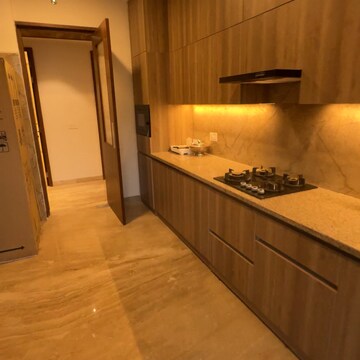 Room in 2.5 BHK Apartment at DLF The Princeton Estate, Golf Course Road – for Rent
