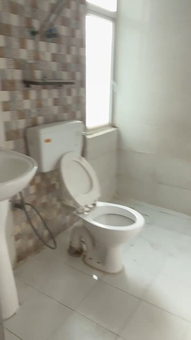 Bathroom, galaxy-north-avenue 3 Bedroom 1250 Sq.Ft. Apartment In Gaur City 1 Greater Noida 8873151