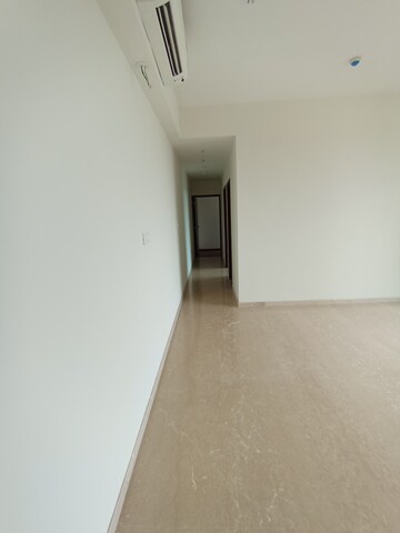 Room in 2 BHK Apartment at Piramal Aranya Avyan, Byculla – for Rent