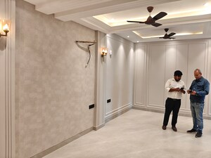 Room in 4 BHK Apartment at Sector 10 Dwarka – for Sale