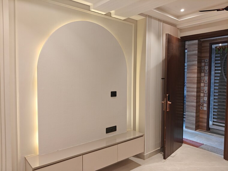 Room, sector 10 dwarka 4 Bedroom 1700 Sq.Ft. Apartment In Sector 10 Dwarka Delhi 8873206