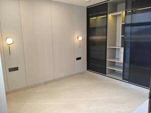 Room in 4 BHK Apartment at Sector 10 Dwarka – for Sale