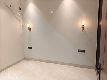 Room in 4 BHK Apartment at Sector 10 Dwarka – for Sale