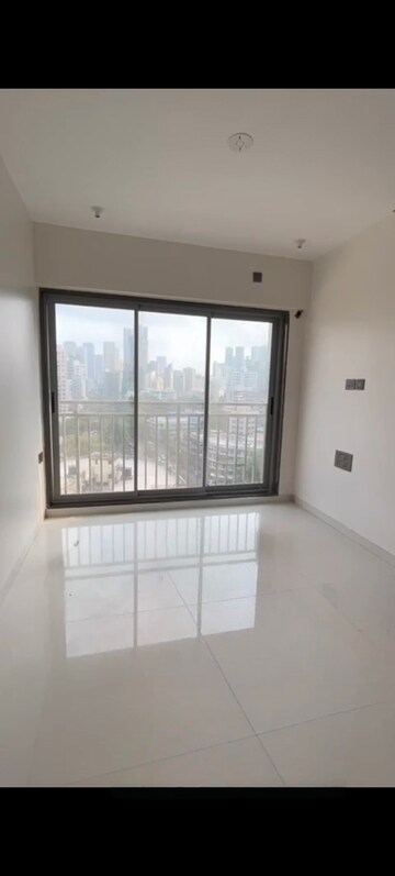 Room in 3 BHK Apartment at Runwal Nirvana, Parel – for Rent