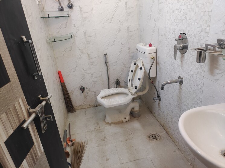 Attached Bathroom, sector 18 dwarka 2 Bedroom 1100 Sq.Ft. Apartment In Sector 18 Dwarka Delhi 8873235