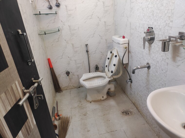 Attached Bathroom, sector 18 dwarka 2 Bedroom 1100 Sq.Ft. Apartment In Sector 18 Dwarka Delhi 8873235