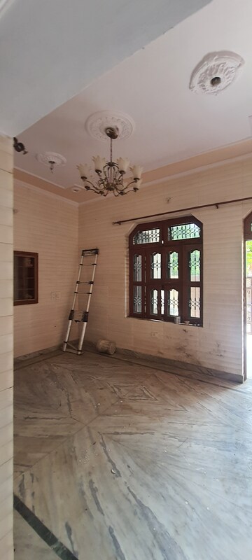 Furnished Amenities in 1.5 BHK Independent House at Sector 3 – for Rent