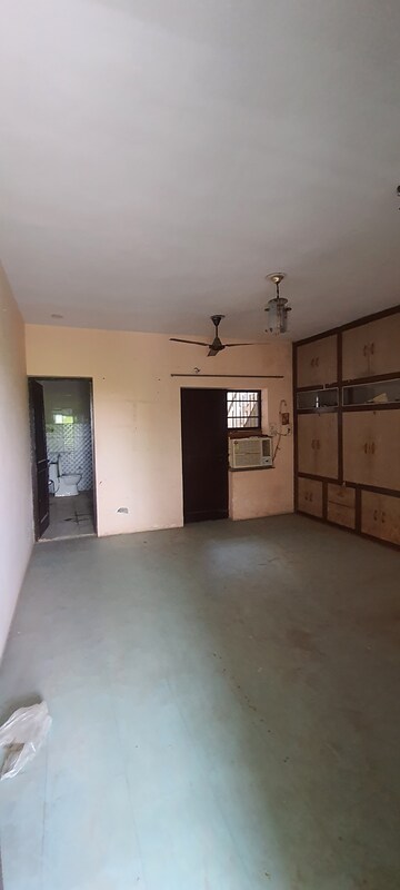Furnished Amenities in 2.5 BHK Independent House at Sector 7 – for Rent