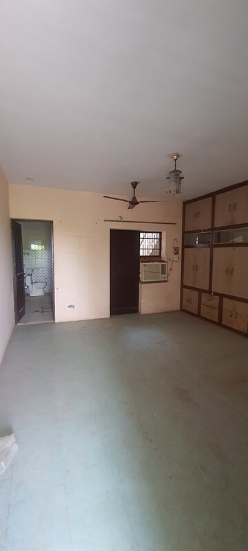 Furnished Amenities in 2.5 BHK Independent House at Sector 7 – for Rent