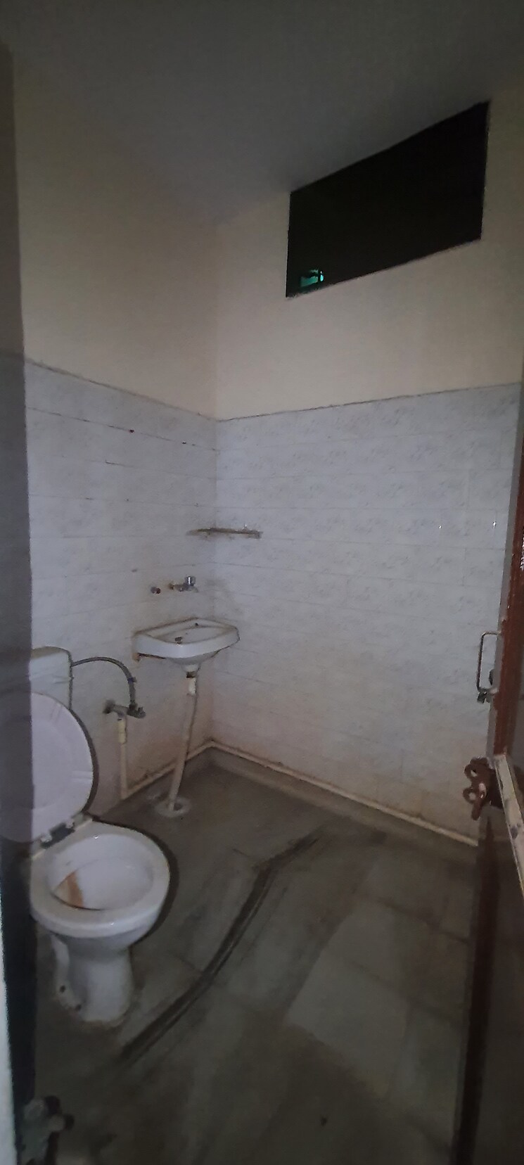 Bathroom, sector 7 2.5 Bedroom 250 Sq.Ft. Independent House In Sector 7 Faridabad 8873273