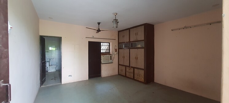 Room, sector 7 2.5 Bedroom 250 Sq.Ft. Independent House In Sector 7 Faridabad 8873273