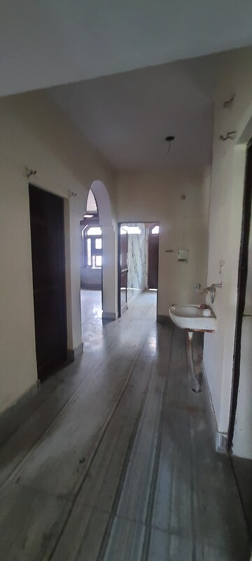 Furnished Amenities in 2.5 BHK Independent House at Sector 7 – for Rent