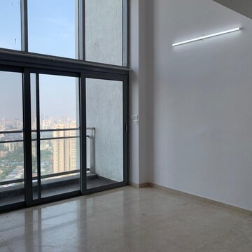 Room in 2.5 BHK Apartment at Imperial Heights Goregaon West, Best Nagar – for Rent