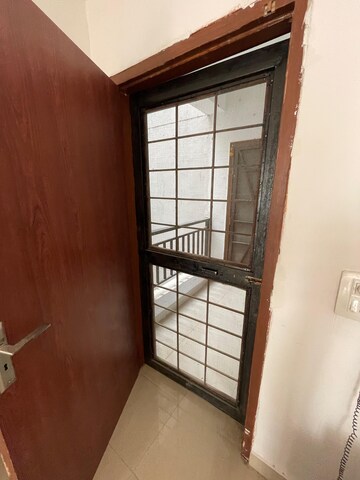 Room in 4 BHK Independent House at Sahastradhara Road – for Rent