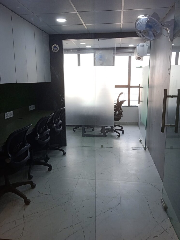 Team Area, chinar park Commercial Office Space 550 Sq.Ft. In Chinar Park Kolkata 8873404
