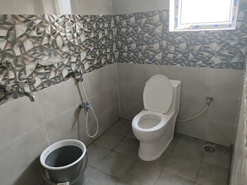 Bathroom in 2 BHK Apartment at Alkapuri – for Rent