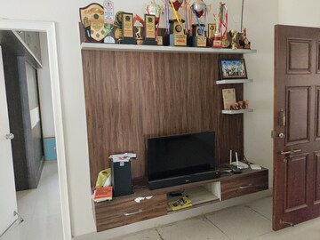 Bedroom in 2 BHK Apartment at Alkapuri – for Rent