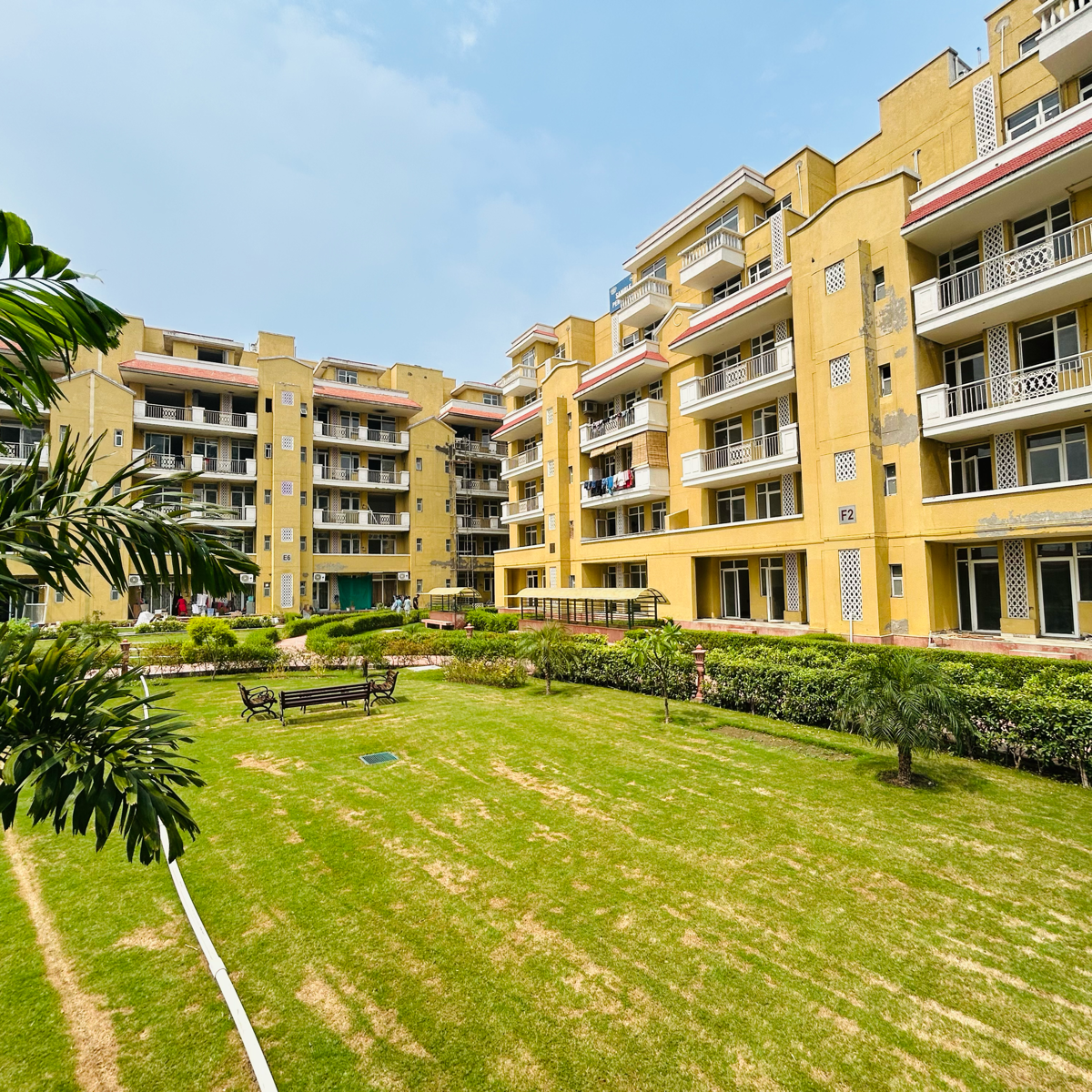 3 BHK + Servant Room 1815 Sq.Ft. Builder Floor in Parker White Lily