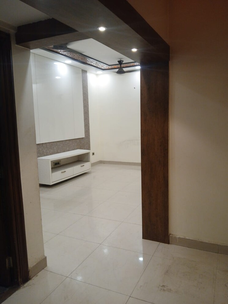Room, navbharat-apartments 3 Bedroom 1350 Sq.Ft. Apartment In Paschim Vihar Delhi 8873443