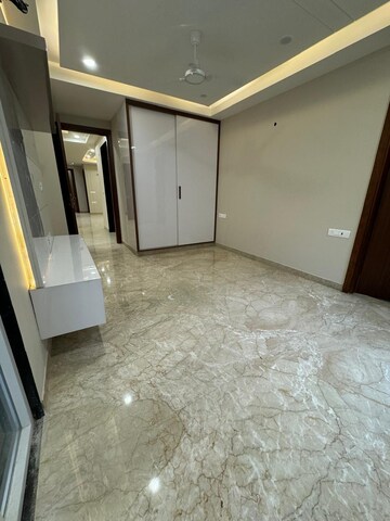 Room in 3 BHK Builder Floor at Shubh Niketan Apartments, Paschim Vihar – for Rent