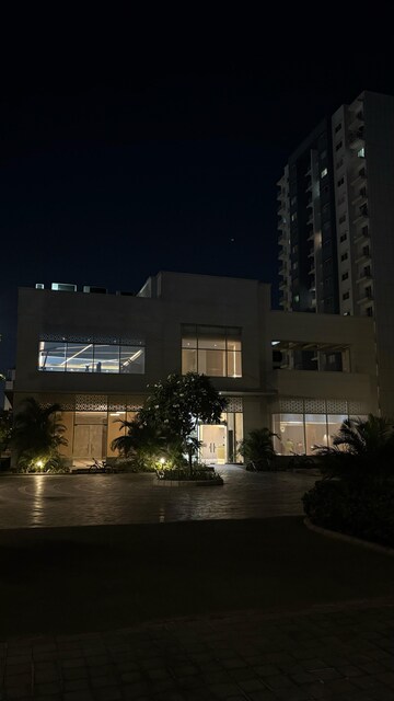 Parking in 3.5 BHK Apartment at Experion Capital, Vibhuti Khand – for Rent