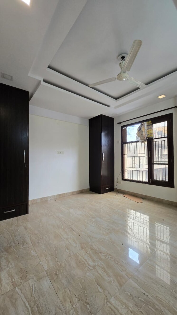 Room, madhur-apartment 3 Bedroom 1250 Sq.Ft. Apartment In Paschim Vihar Delhi 8873468