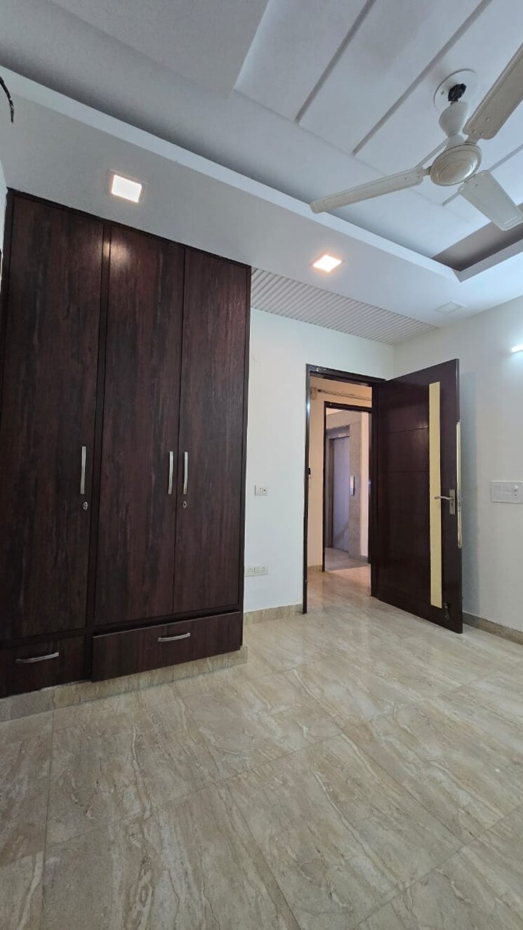 Room, madhur-apartment 3 Bedroom 1250 Sq.Ft. Apartment In Paschim Vihar Delhi 8873468