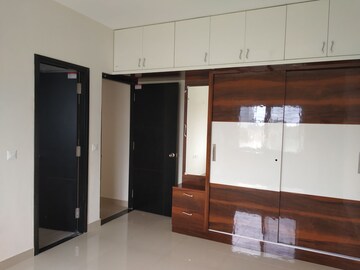 Room in 2 BHK Apartment at Vajram Elina, Thanisandra Main Road – for Rent