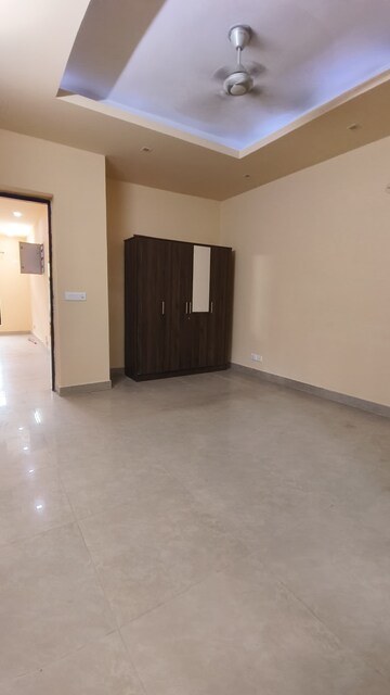 Room in 3 BHK Builder Floor at SS Mayfield Gardens, Sector 51 – for Rent