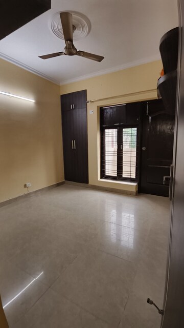 Room in 3 BHK Builder Floor at SS Mayfield Gardens, Sector 51 – for Rent