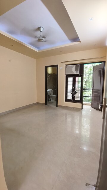 Room in 3 BHK Builder Floor at SS Mayfield Gardens, Sector 51 – for Rent