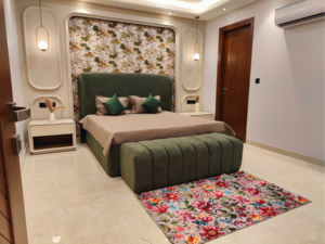 Bedroom in 6+ BHK Independent House at Gomti Nagar – for Sale