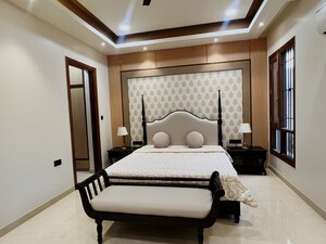 Bedroom in 6+ BHK Independent House at Gomti Nagar – for Sale