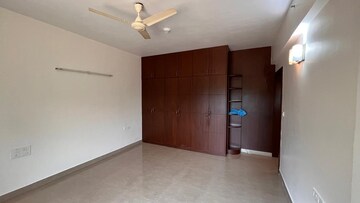 Room in 3 BHK Apartment at Salarpuria Gold Summit, Hennur – for Rent