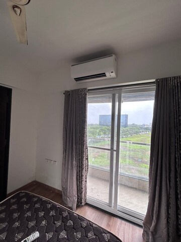 Room in 3 BHK Apartment at Shubh Gateway, Viman Nagar – for Rent