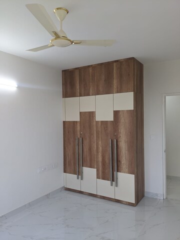 Room in 3 BHK Apartment at Mantri Manyata Lithos, Thanisandra – for Rent