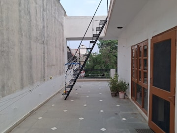 Staircase in 1 BHK Builder Floor at Palam Vihar Residents Association, Palam Vihar – for Rent