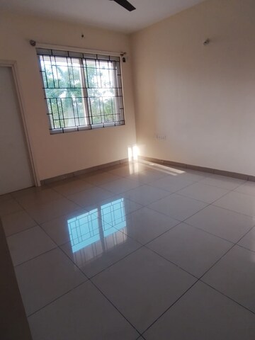 Room in 2 BHK Apartment at Prestige Royale Gardens, Gantiganahalli – for Rent